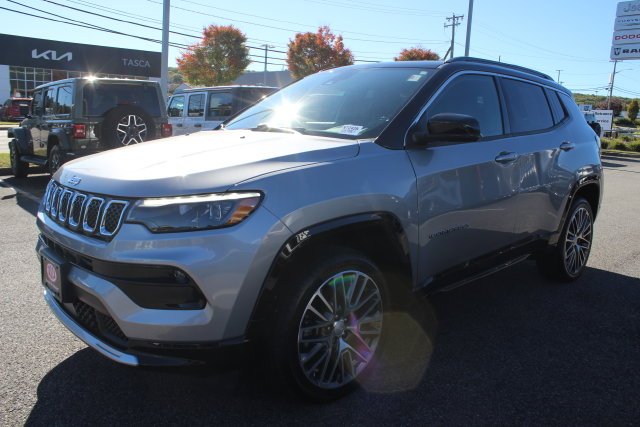Used 2023 Silver Jeep Limited image 2