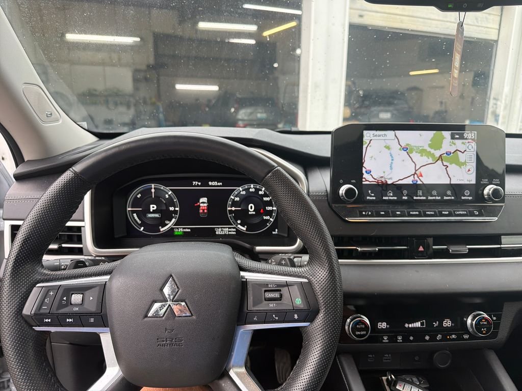 Used 2025 White Mitsubishi SE image 21