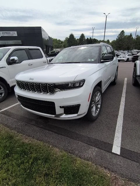 2023 Jeep Grand Cherokee L Summit 4x4's photo