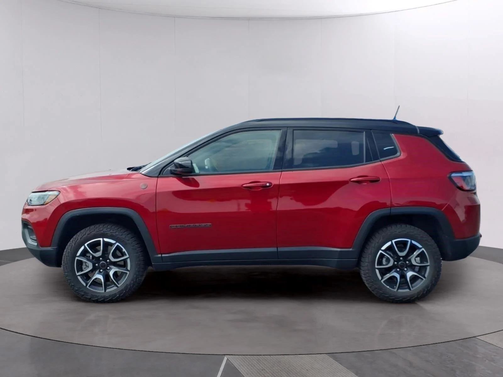 Used 2025 Red Hot Pearlcoat Jeep Trailhawk image 2