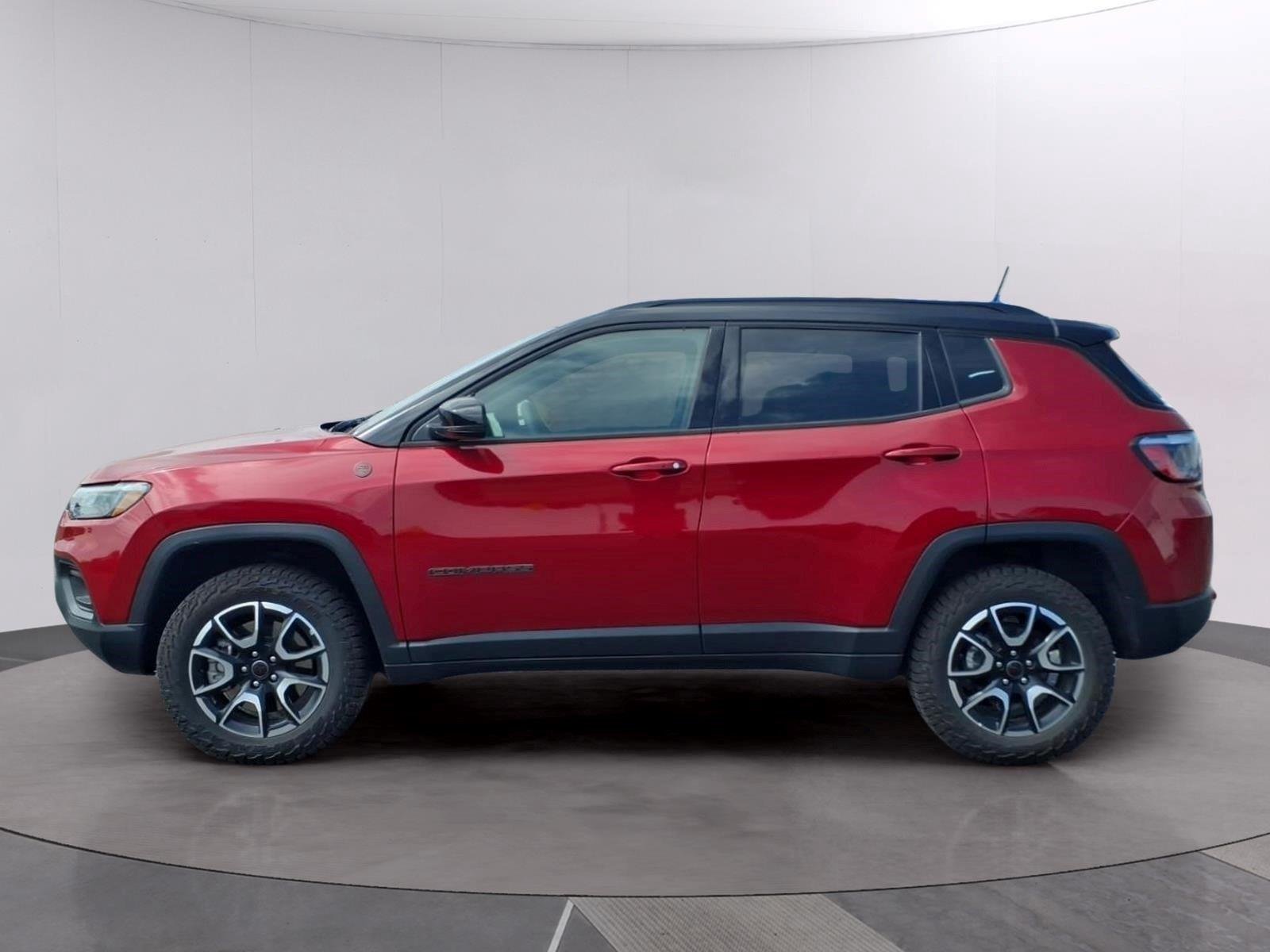Used 2025 Red Hot Pearlcoat Jeep Trailhawk image 2