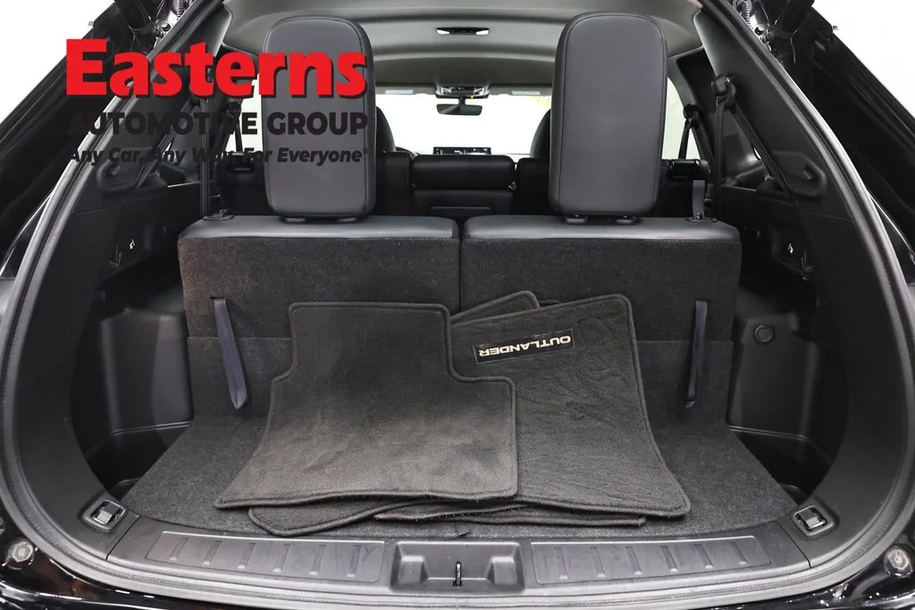 Used 2025 Black Mitsubishi SE image 9