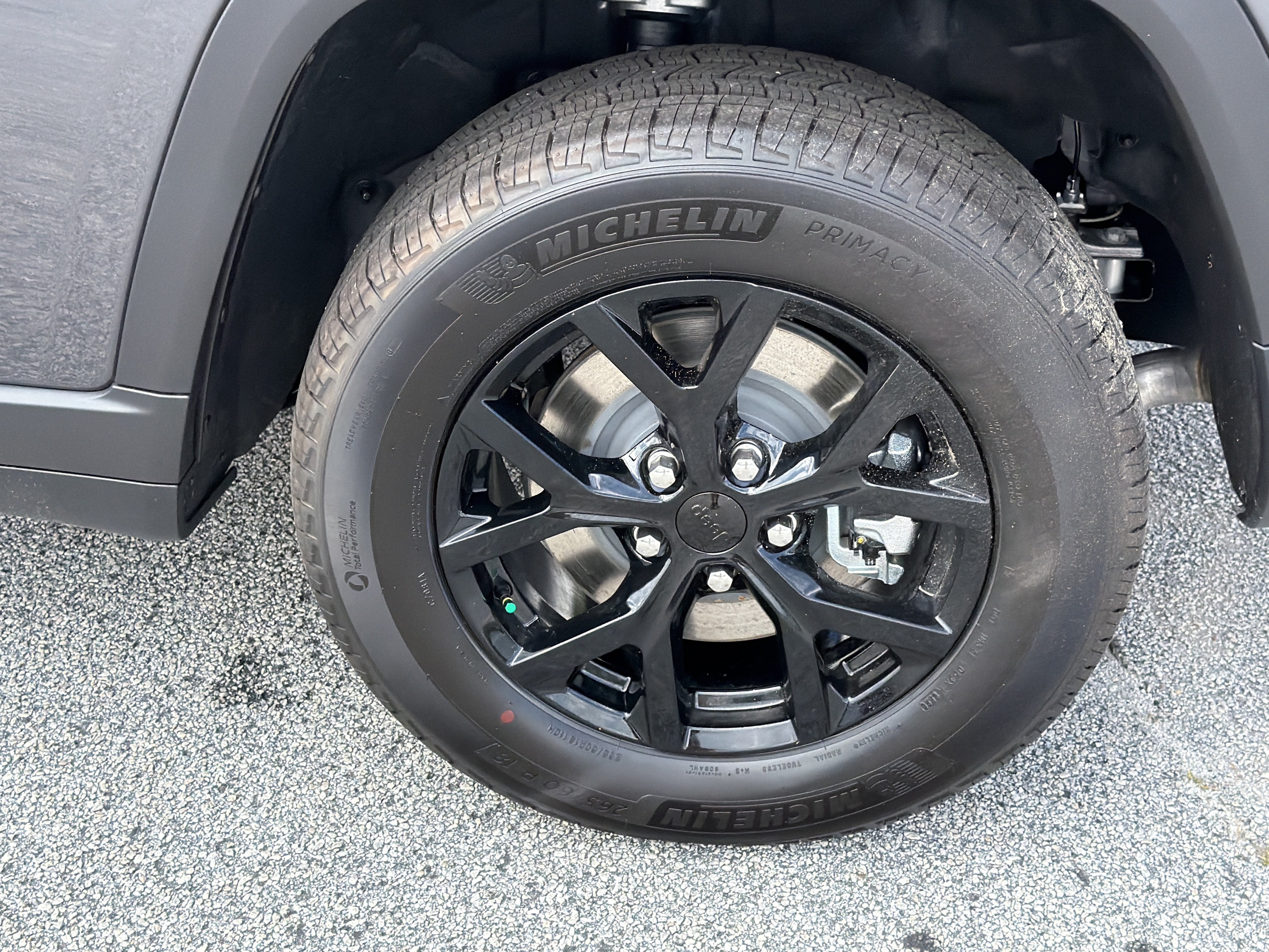 New 2026 Baltic Gray Metallic Clear-Coat Exterior Paint Jeep Laredo Altitude image 19