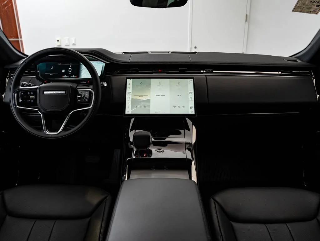 New 2026 Santorini Black Land Rover SE image 34