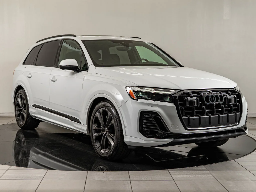 Used 2025 Glacier White Metallic Audi 55 Premium Plus image 3