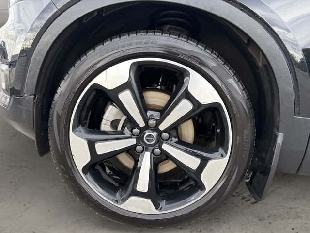 Used 2020 Black Volvo Momentum image 9