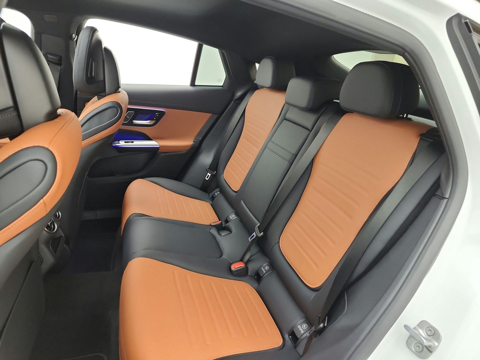 New 2026 MANUFAKTUR Moonlight White Metallic Mercedes-Benz GLC 300 4MATIC® Coupe image 11