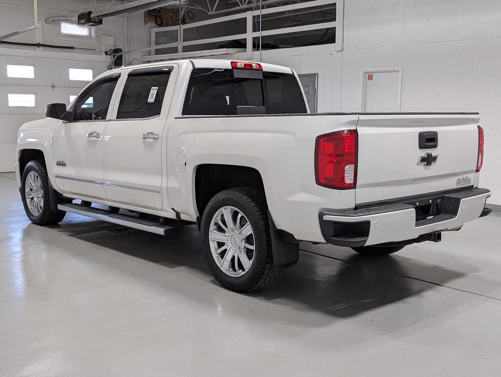 Used 2017 Iridescent Pearl Tricoat Chevrolet High Country image 11