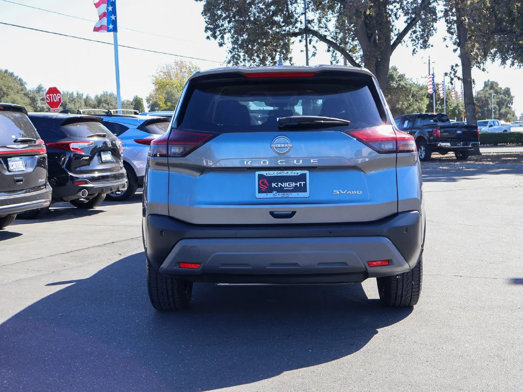 Used 2023 Gun Metallic Nissan SV image 7