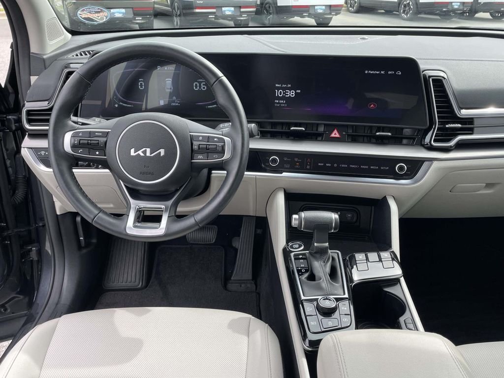 Used 2024 Gravity Gray Kia EX image 4