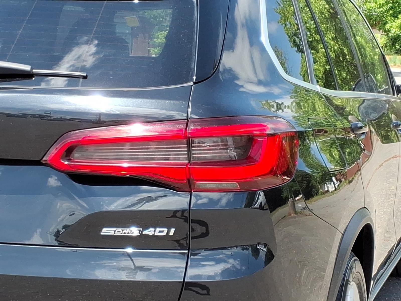 Used 2020 Black Sapphire Metallic BMW sDrive40i image 17