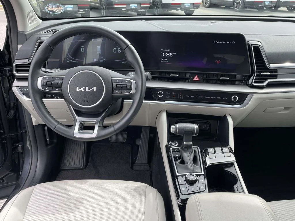 Used 2024 Gravity Gray Kia EX image 4