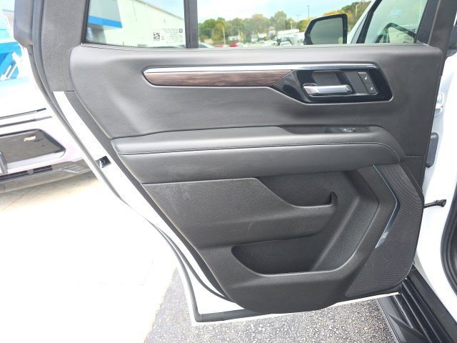 Used 2025 White Chevrolet LT image 24