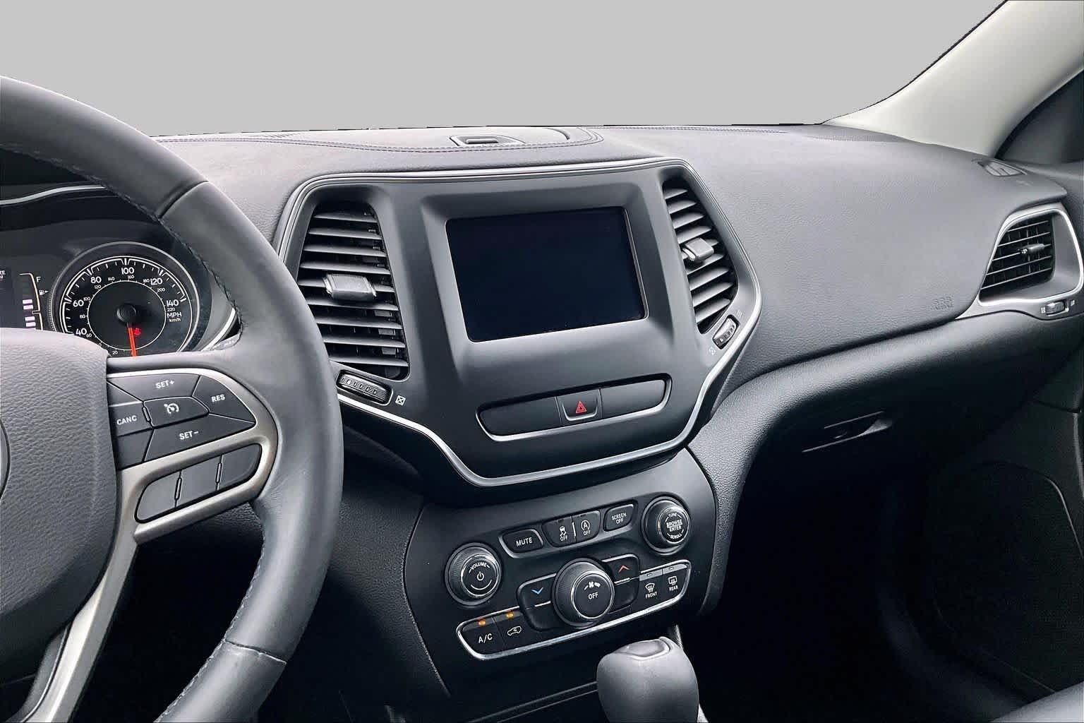 Used 2019 Bright White Clearcoat Jeep Latitude Plus image 7