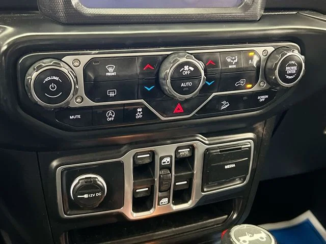 Used 2018 Black Jeep Unlimited Sahara image 25