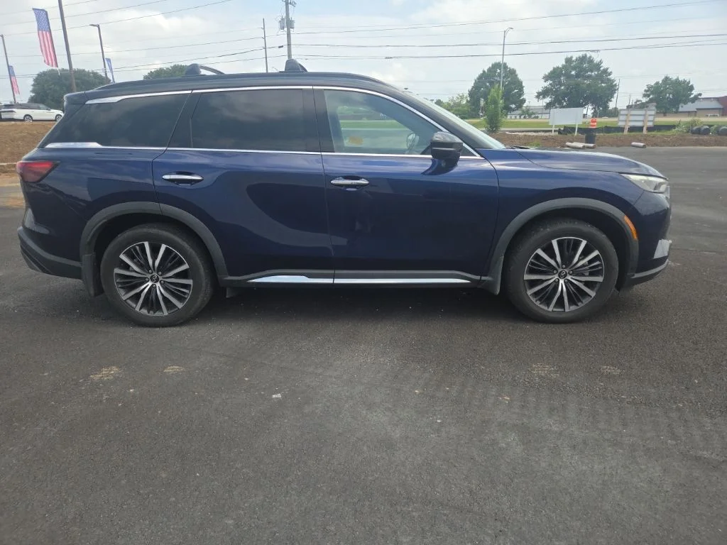 Used 2024 Blue INFINITI Autograph image 16