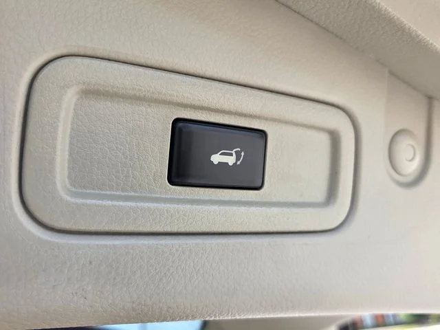 Used 2012 Red Nissan LE image 14