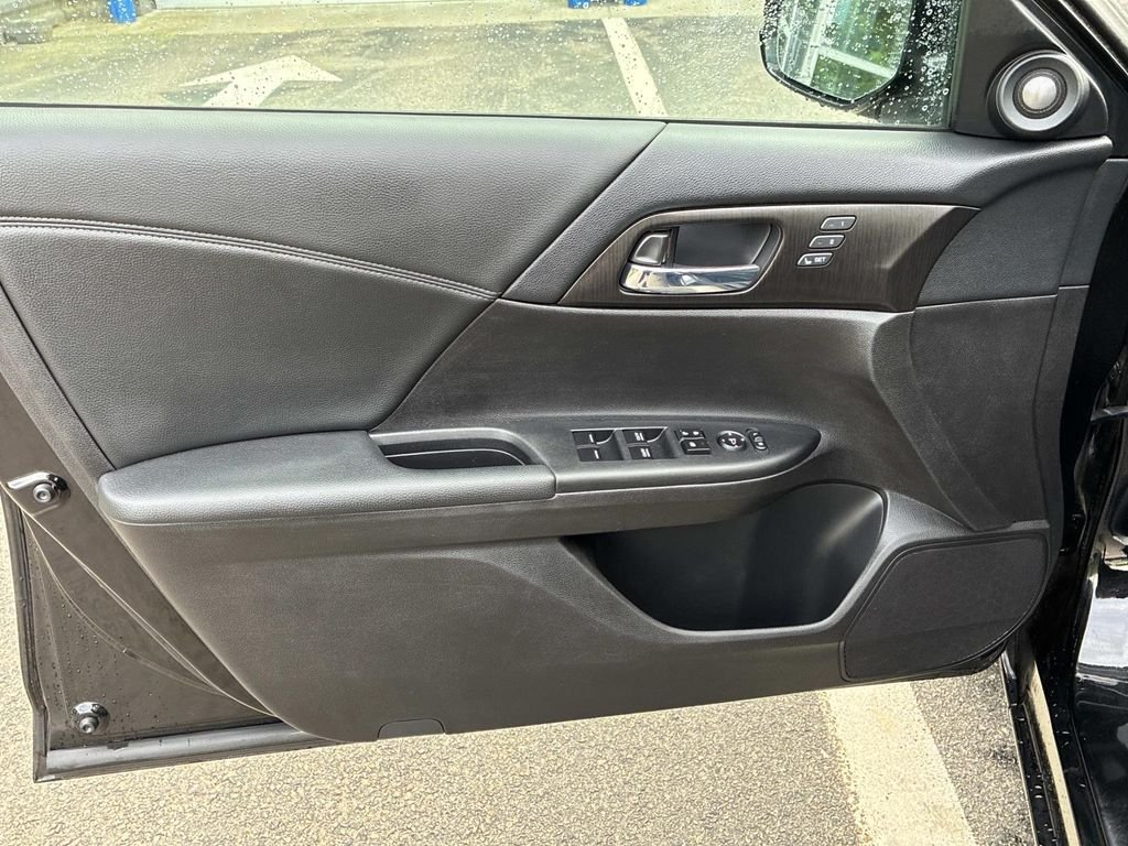 Used 2015  Honda EX-L image 19