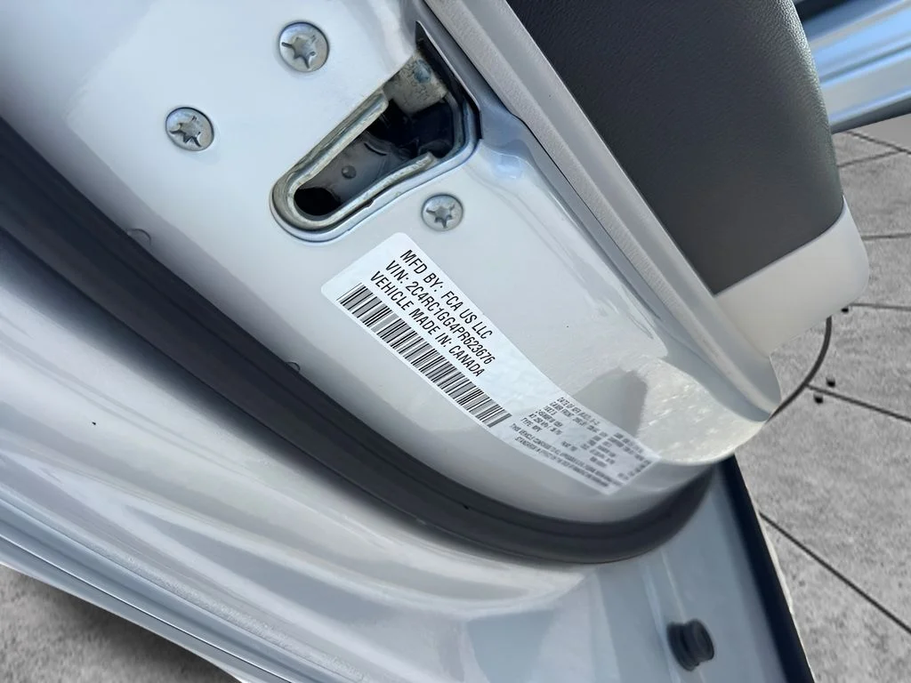 Used 2023 Silver Chrysler Limited image 26