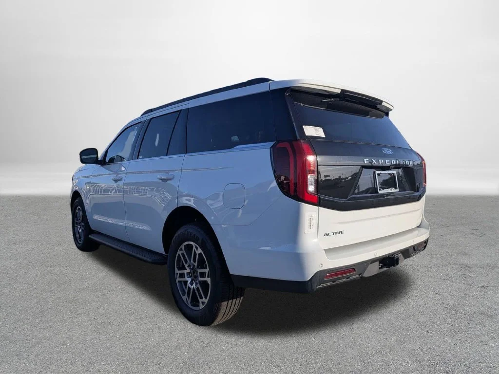 New 2026 Oxford White Ford Active image 4