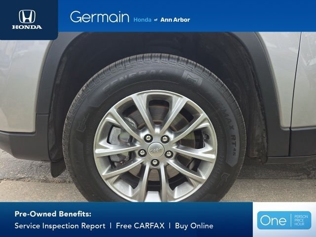 Used 2020 Billet Silver Metallic Jeep Latitude Plus image 30
