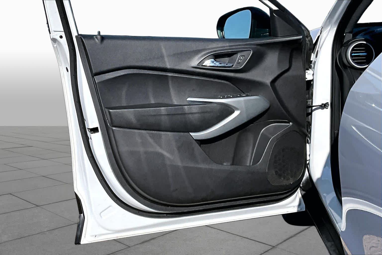 Used 2025 Summit White Chevrolet LS image 22