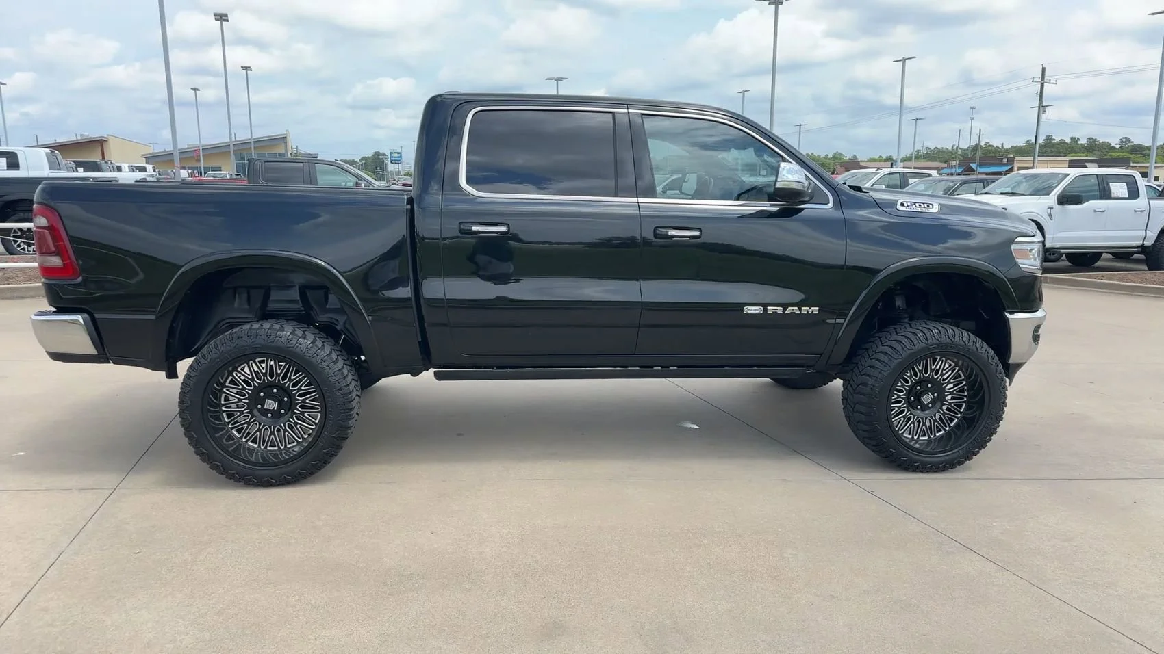 Used 2022 Diamond Black Crystal Pearlcoat Ram Longhorn image 2