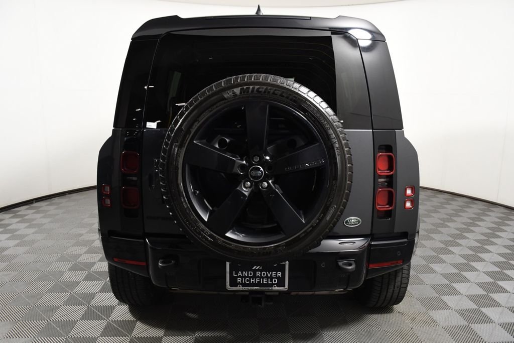 Used 2023 Carpathian Gray Premium Metallic Land Rover X-Dynamic SE image 5