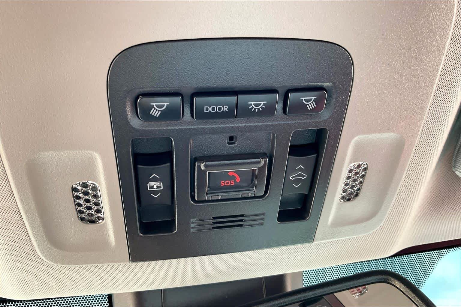 Used 2024 Wind Chill Pearl/Midnight Black Metallic Toyota XSE V6 image 33