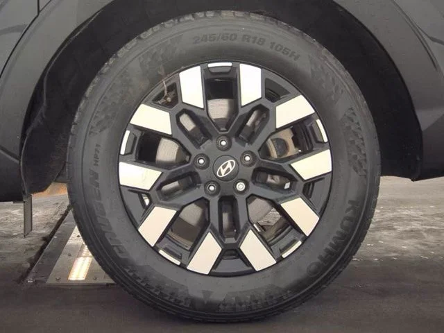 Used 2025 Black Hyundai SEL image 18