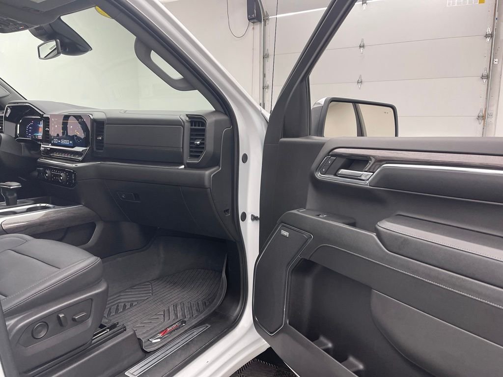 Used 2024 Summit White Chevrolet LTZ image 32