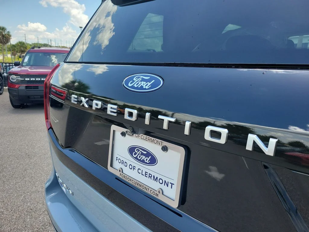 New 2026 Glacier Gray Metallic Tri-Coat Ford Platinum® image 7