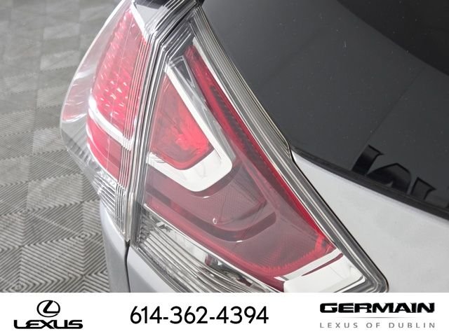 Used 2016 Silver Nissan SL image 15