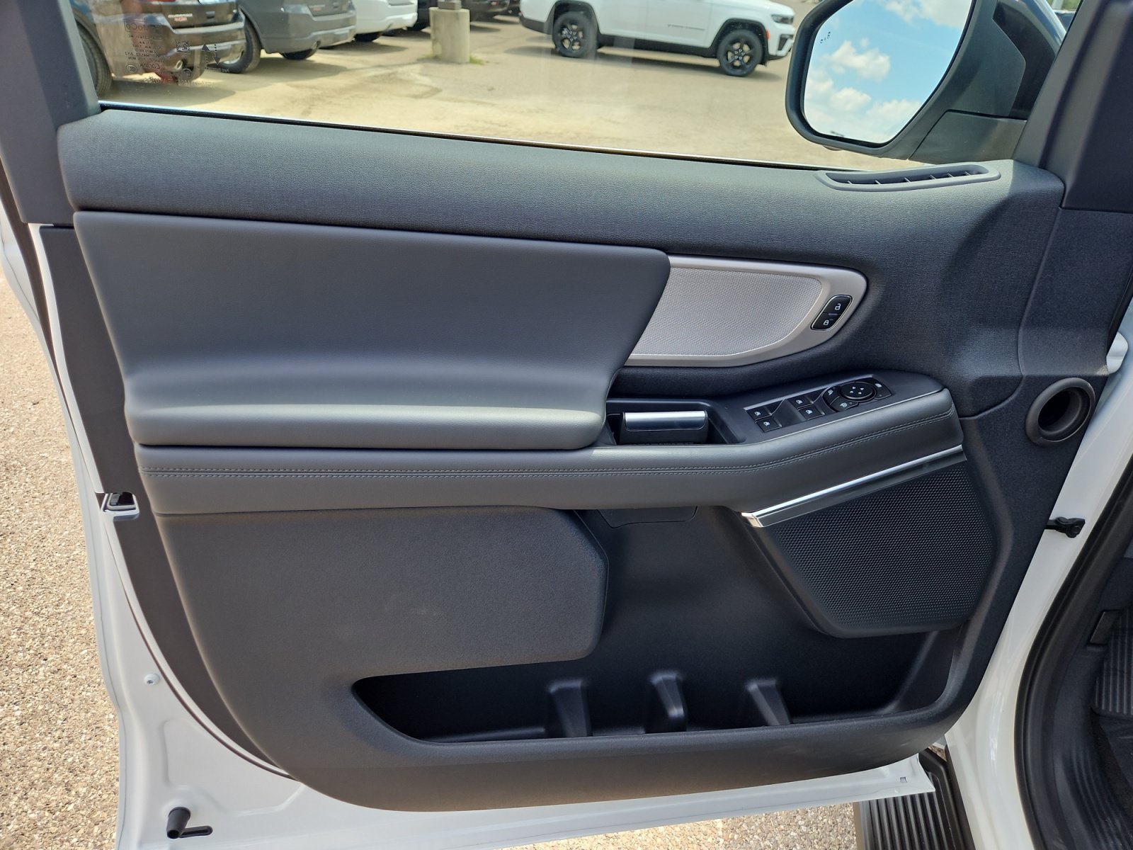 New 2027 Star White Metallic Tri-Coat Ford Active image 26