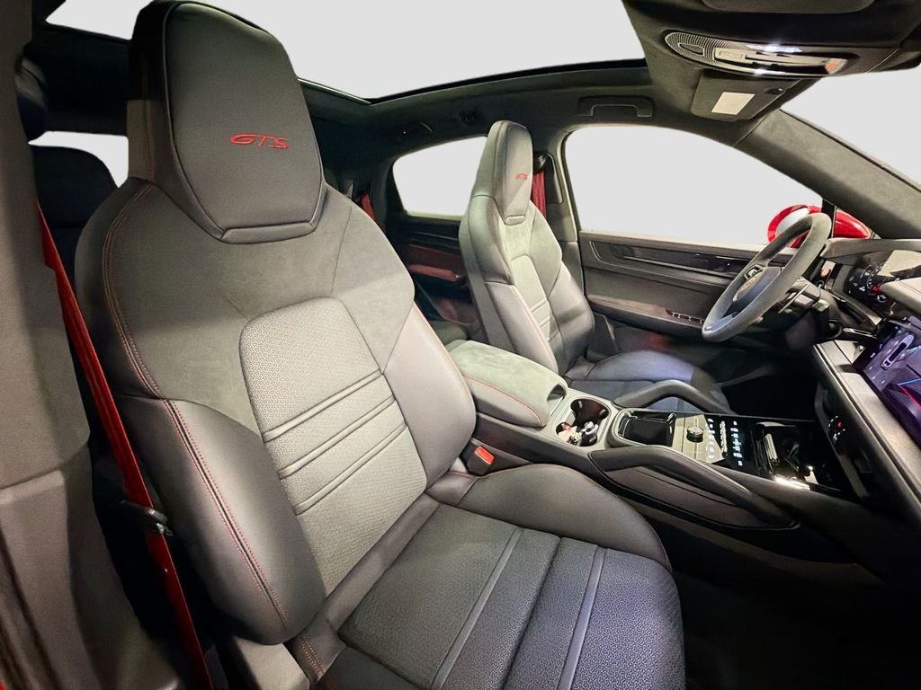 Used 2025  Porsche GTS image 29
