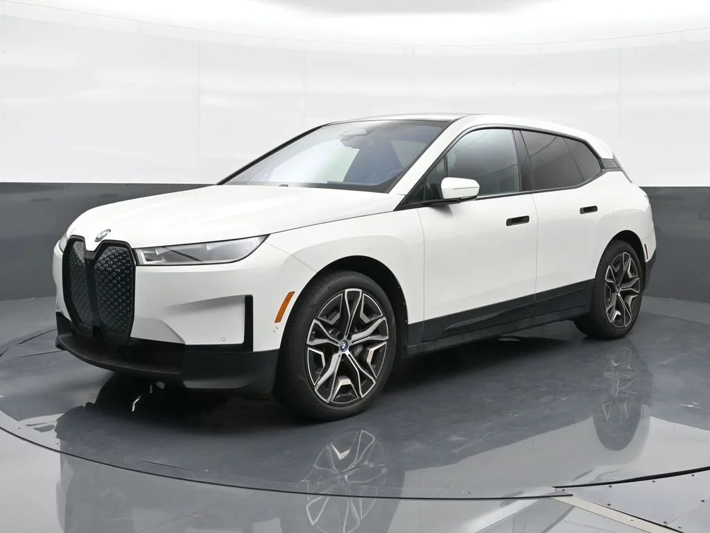 2024 BMW iX xDrive50's photo