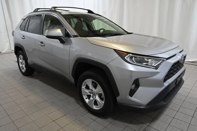 Used 2021 Silver Toyota XLE image 14