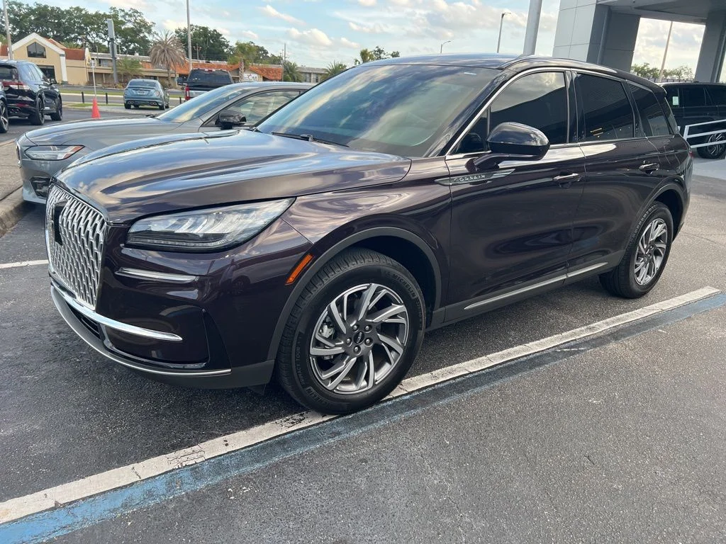 Used 2023 Red Lincoln Standard image 5