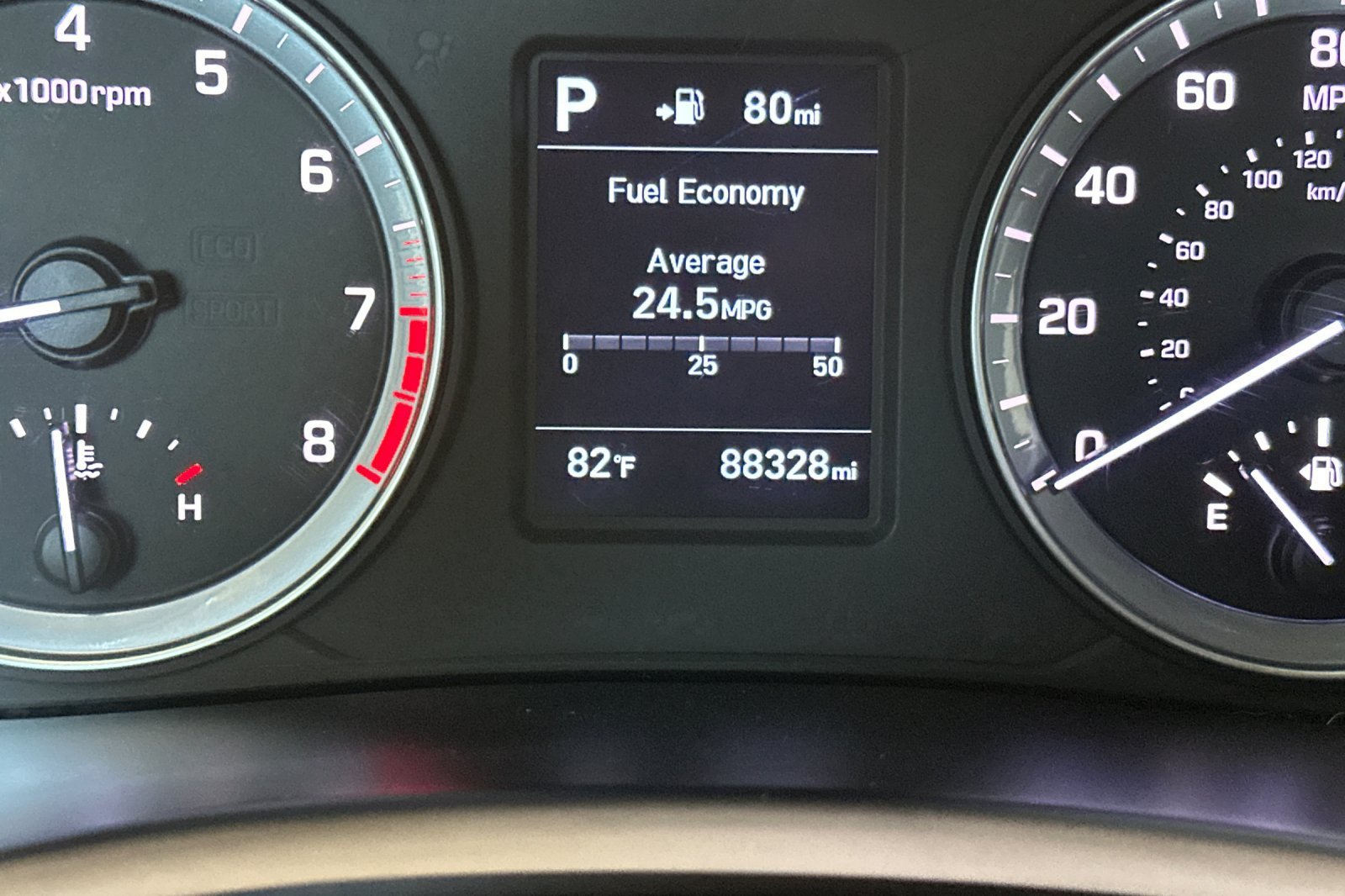 Used 2018 Silver Hyundai SE image 27