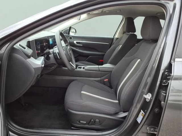 Used 2024  Hyundai SEL image 14