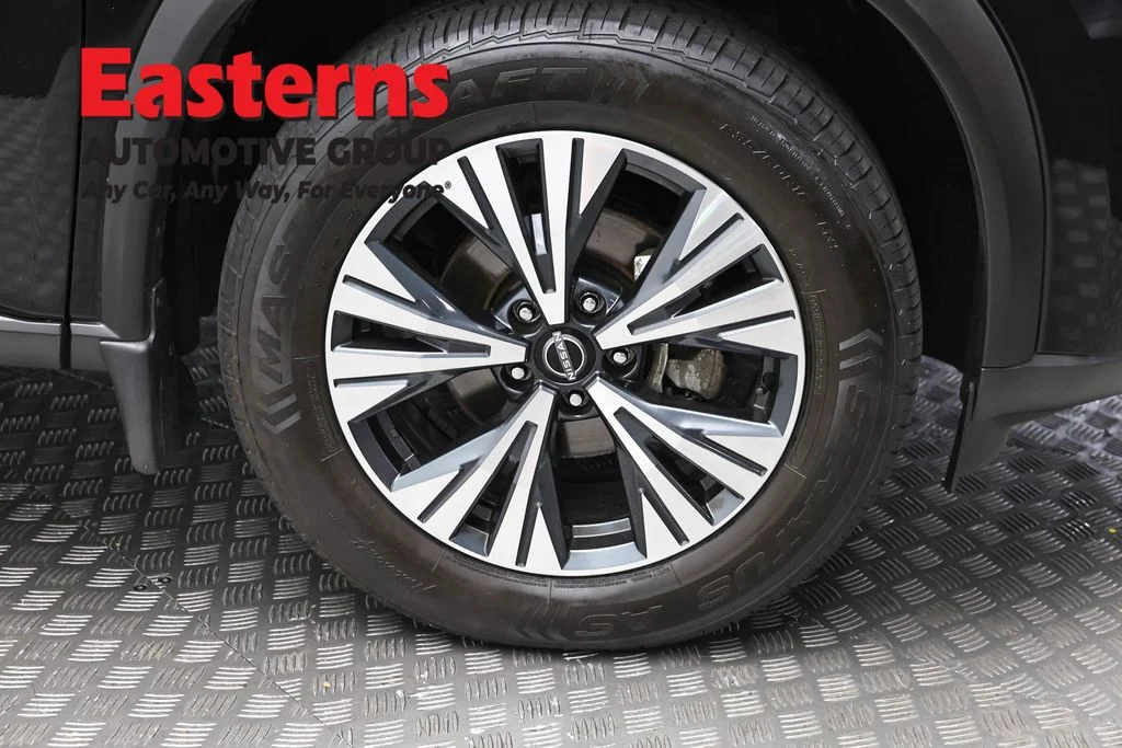 Used 2023 Black Nissan SV image 31