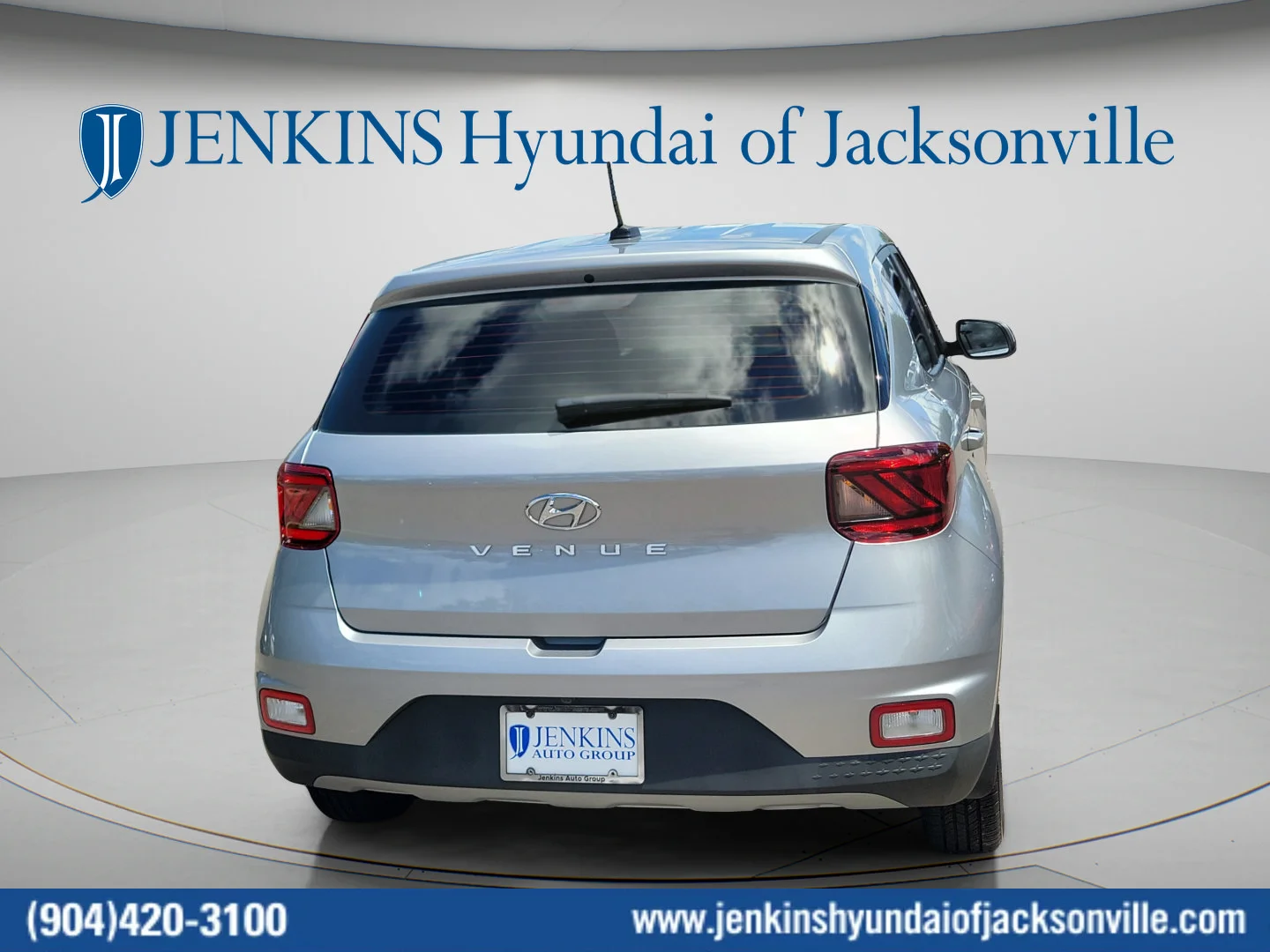 Used 2025 Shimmering Silver Hyundai SE image 4