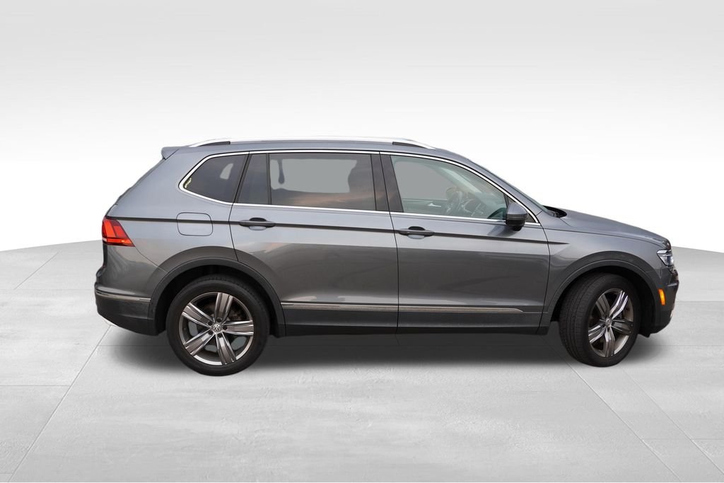 Used 2018 Platinum Gray Metallic Volkswagen 2.0T SEL Premium image 2
