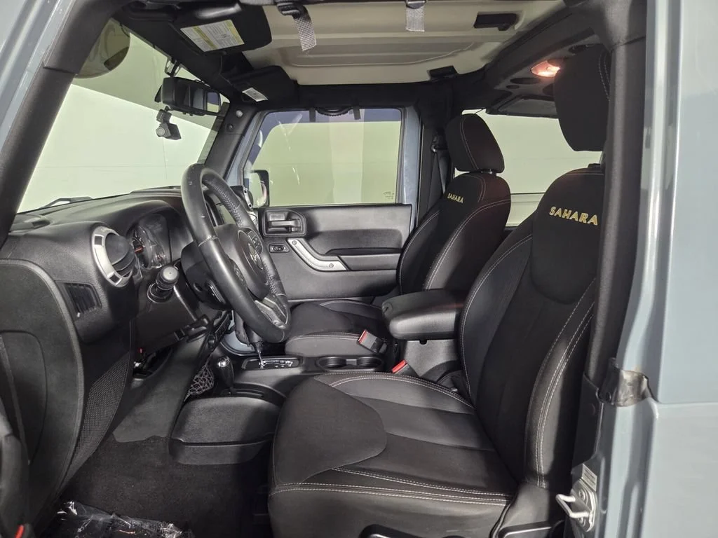 Used 2015 Anvil Clearcoat Jeep Sahara image 10