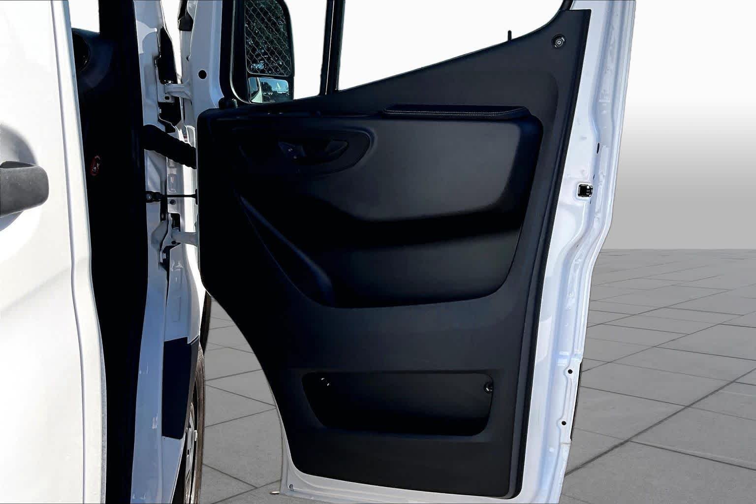 Used 2022 Arctic White Mercedes-Benz  image 23