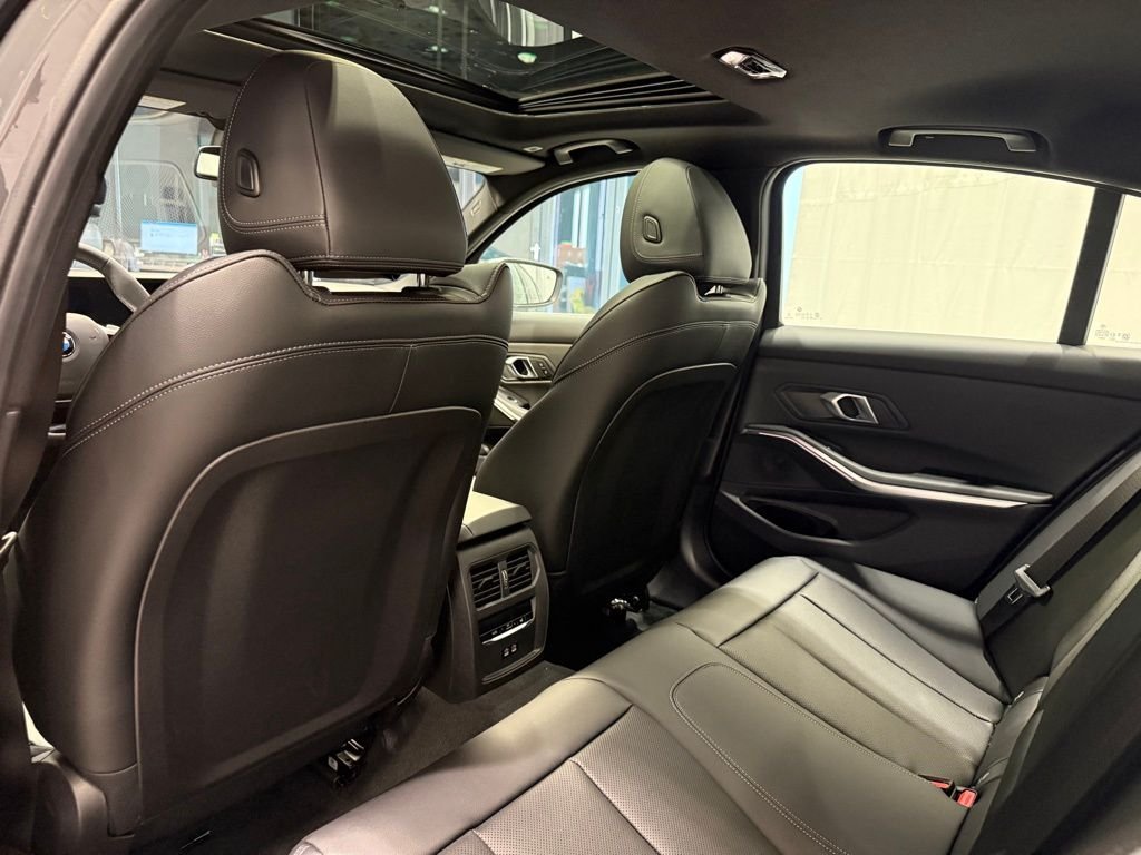2026 BMW 3 Series 330i - Photo 22