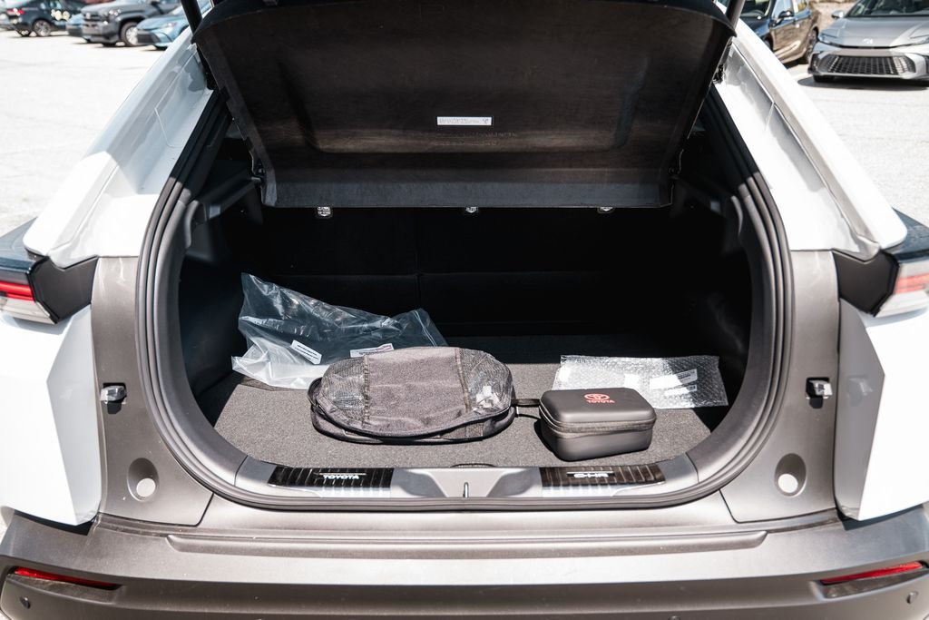 New 2026 Wind Chill Pearl <sup>1</sup> Toyota  XSE image 7