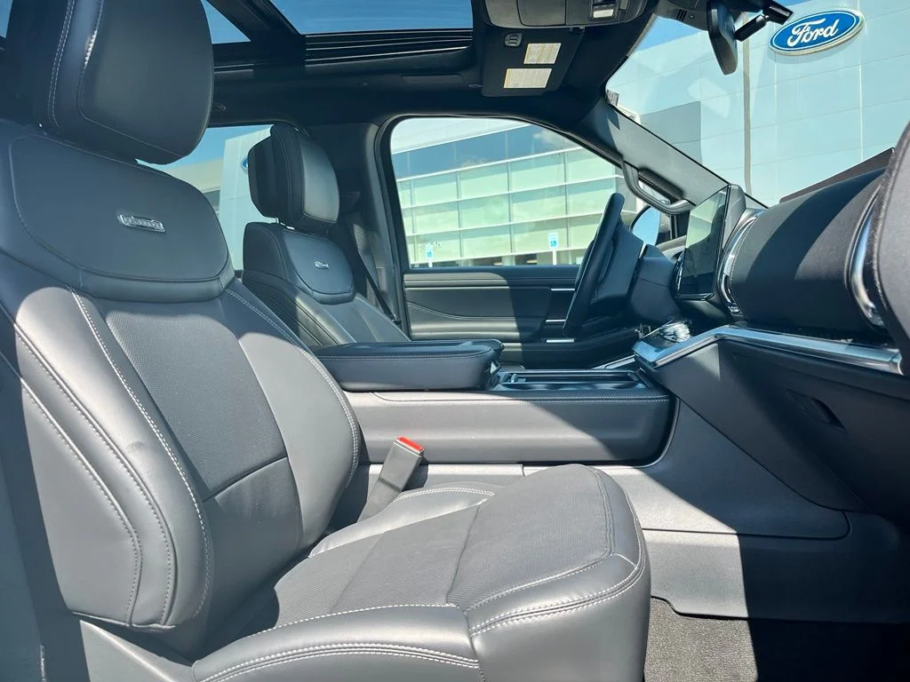 New 2026 White Ford Platinum image 9