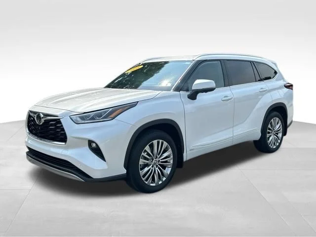 Certified Pre-Owned 2025 Toyota Highlander Hybrid Platinum 4D