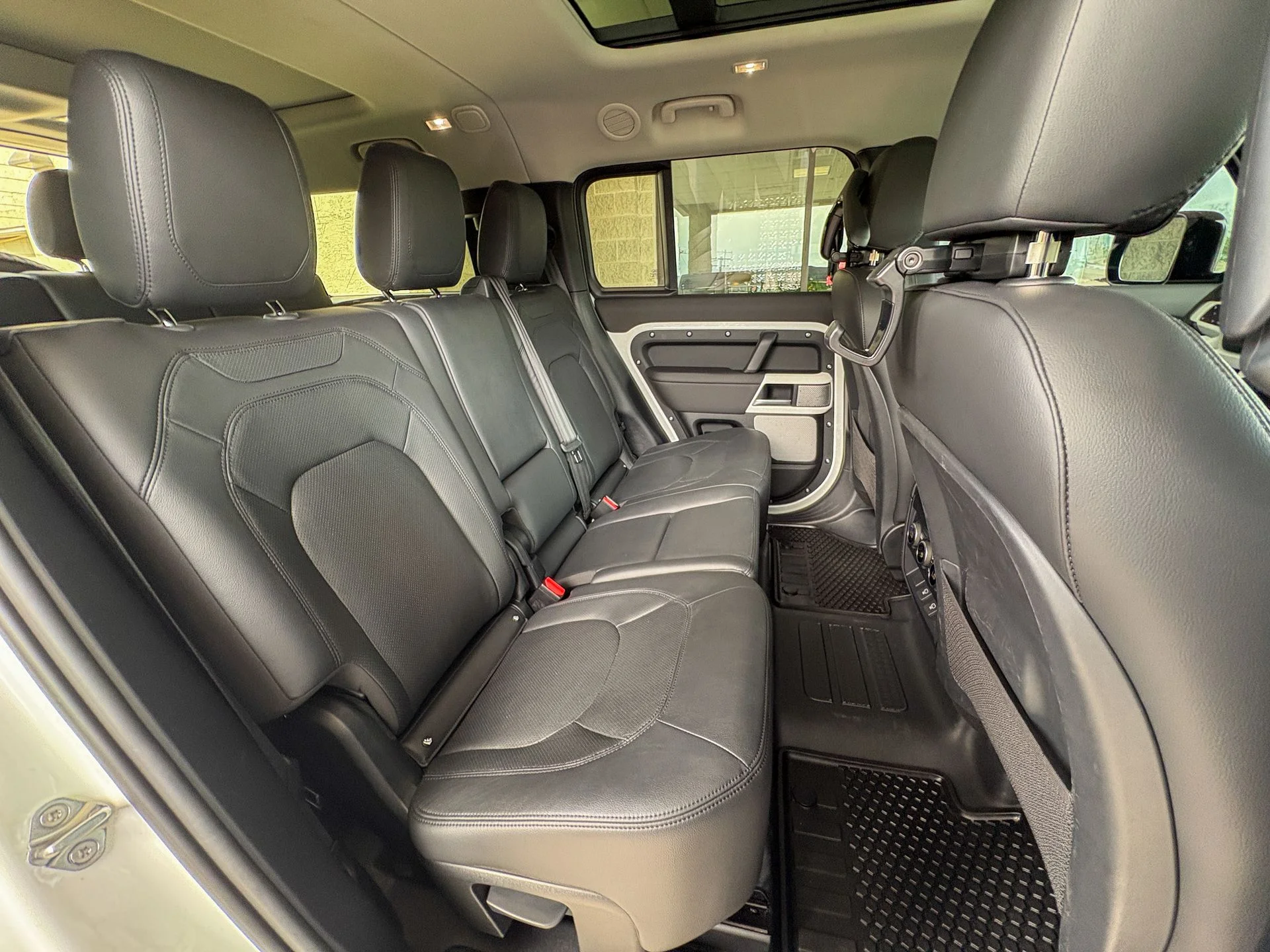 Used 2024 Gray Land Rover P300S image 29